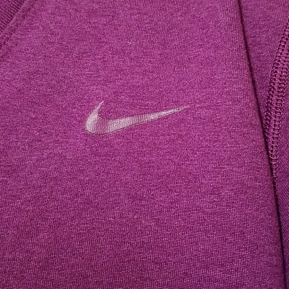 Nike top - Picture 2 of 5